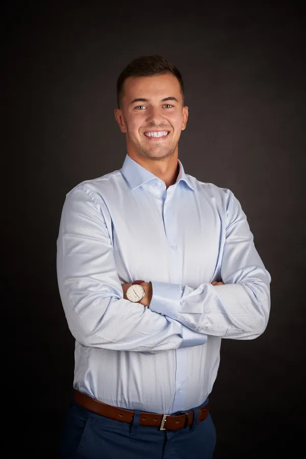 Business portrét muže v ateliéru – fotograf Ostrava